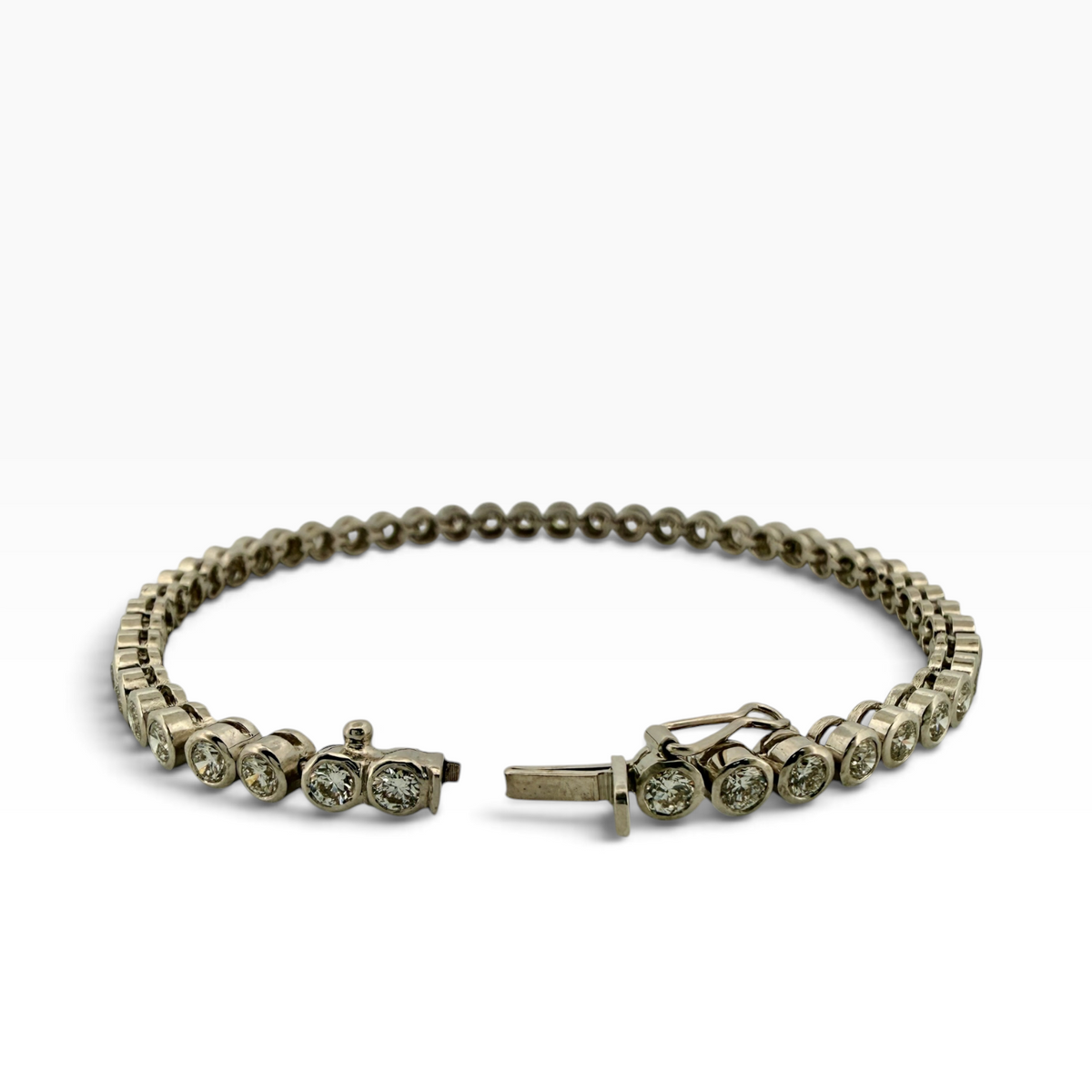 Diamond tennis bracelet