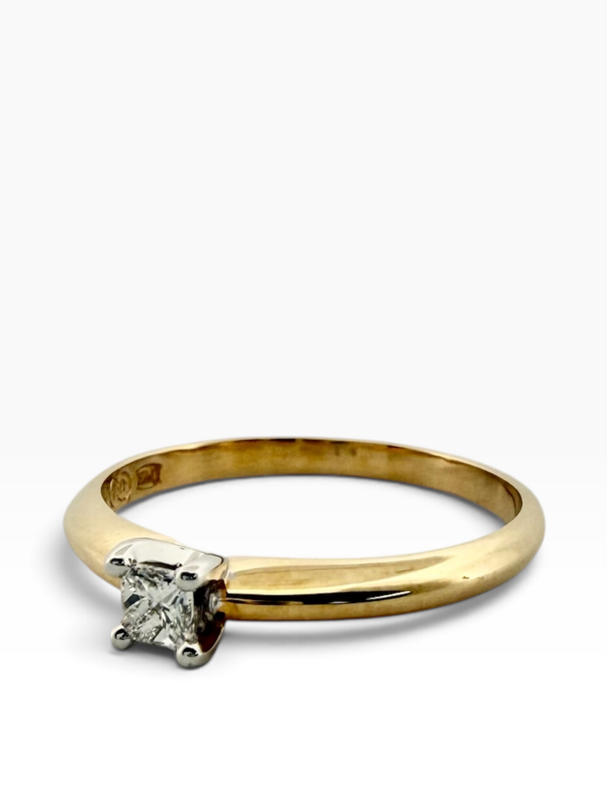 Princess cut solitaire diamond ring