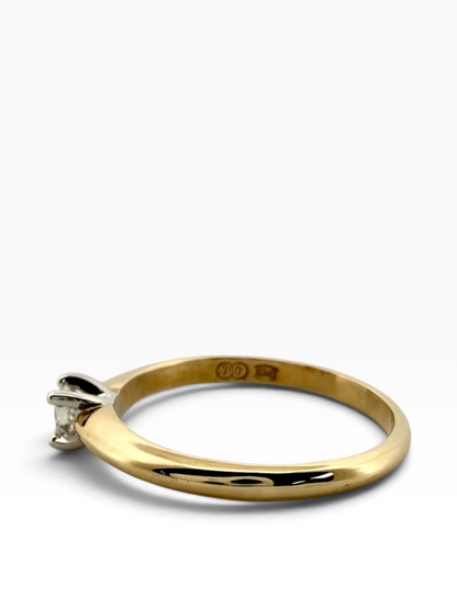 Princess cut solitaire diamond ring