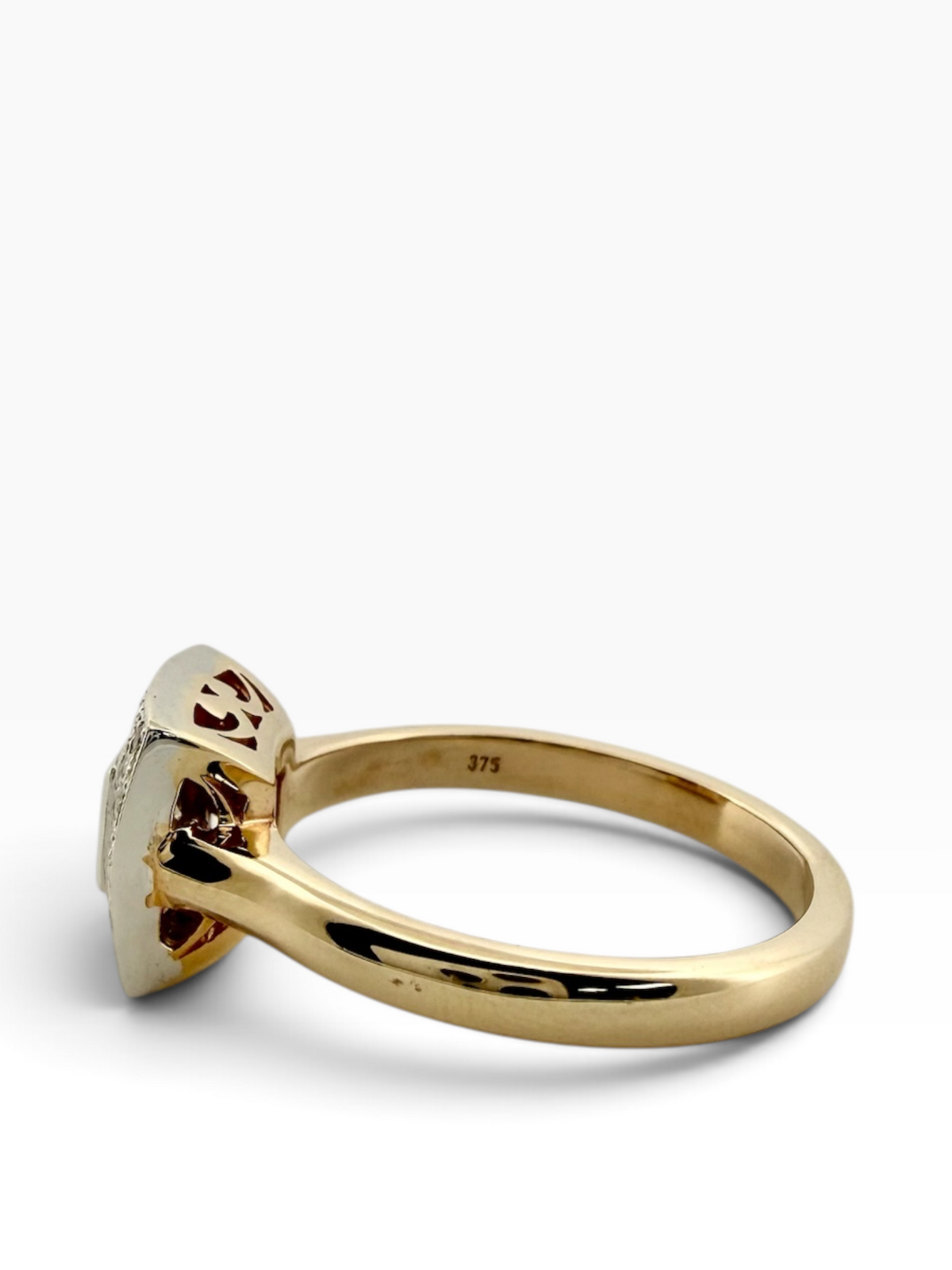 Diamond cluster ring