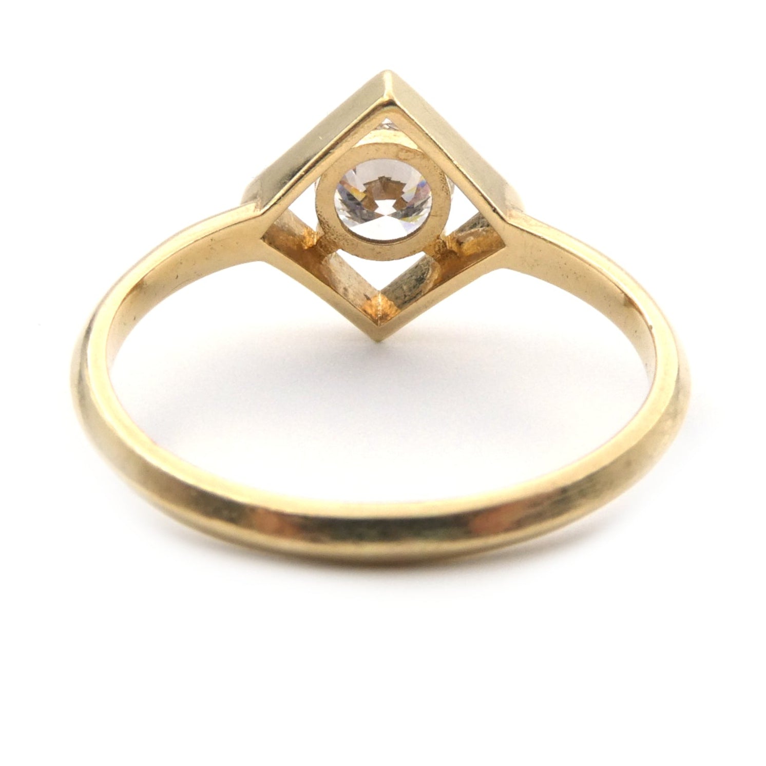 Art Deco insprired diamond solitaire ring