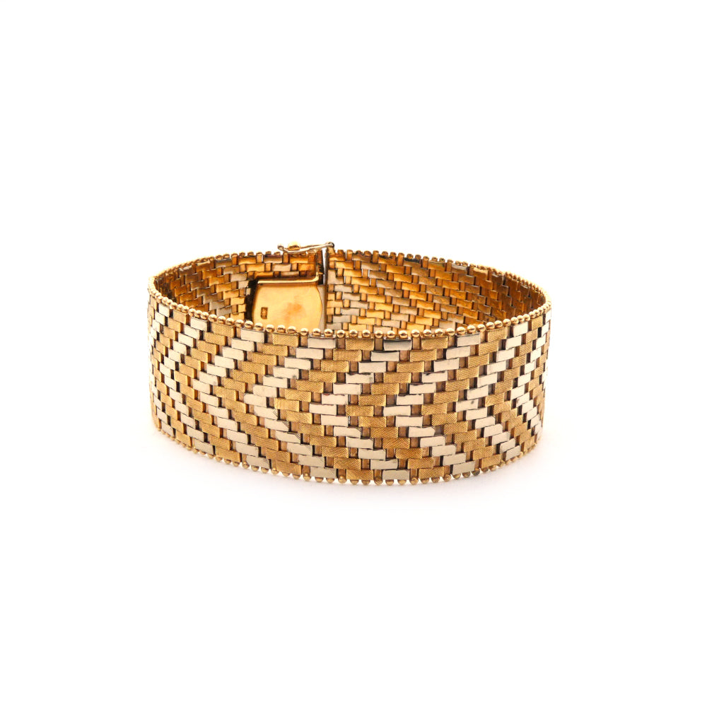A vintage 14 carat gold mesh bracelet