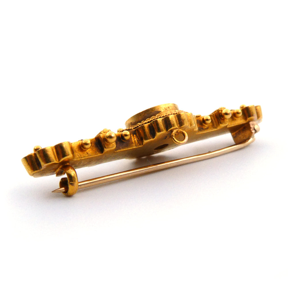 A Victorian era bar brooch