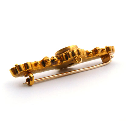 A Victorian era bar brooch